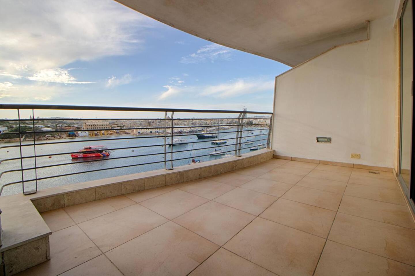 The By Homely Apartament *
